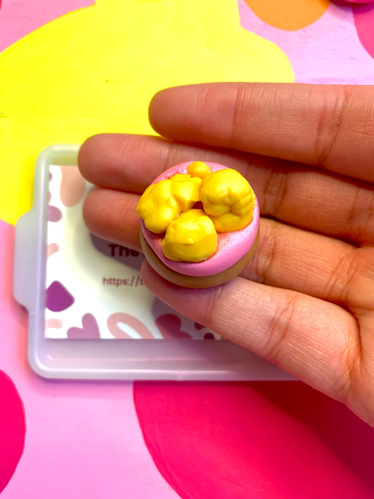Popcorn with Pink Icing Cookie