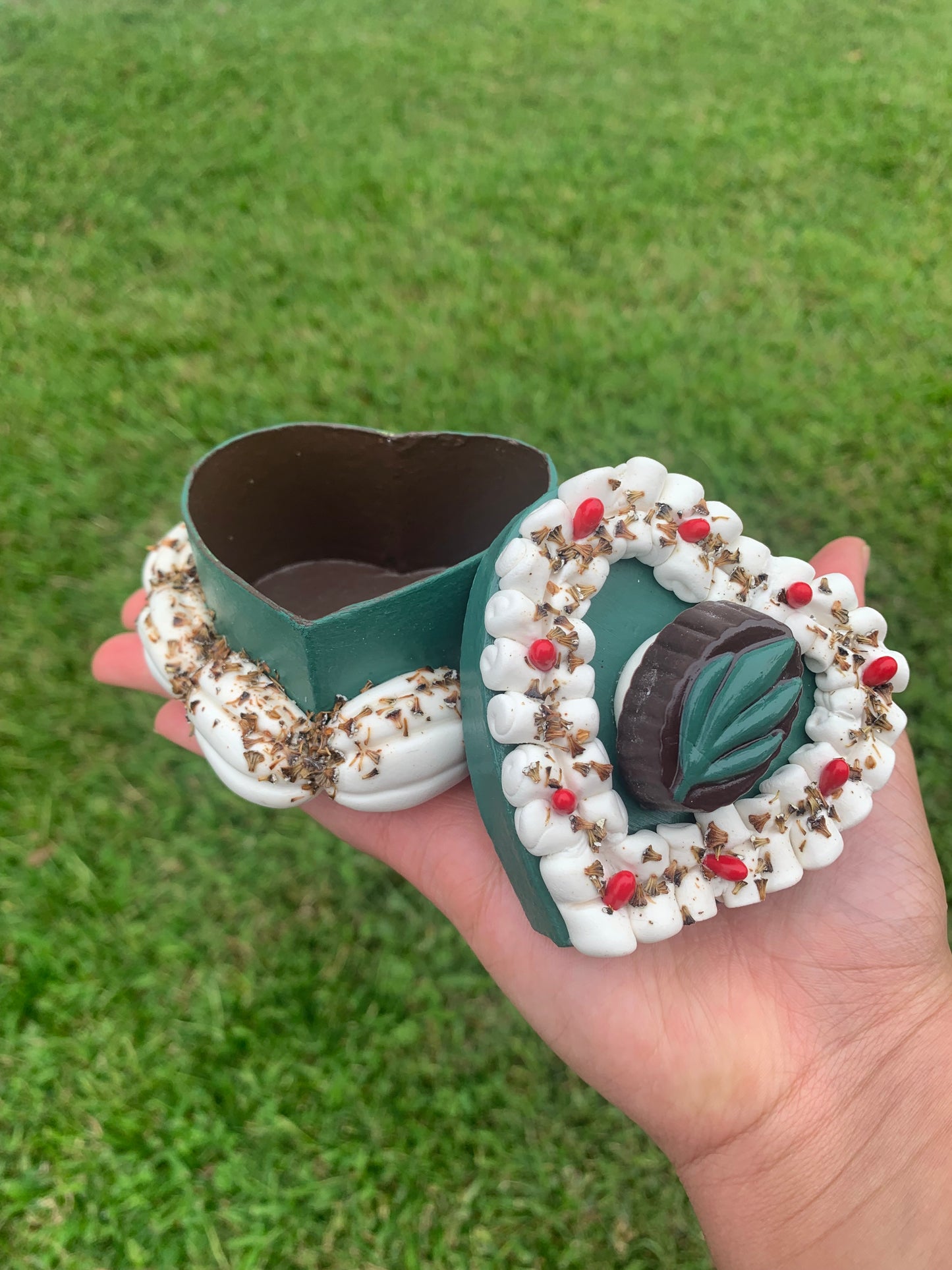 Christmas Pinecone Cake Box