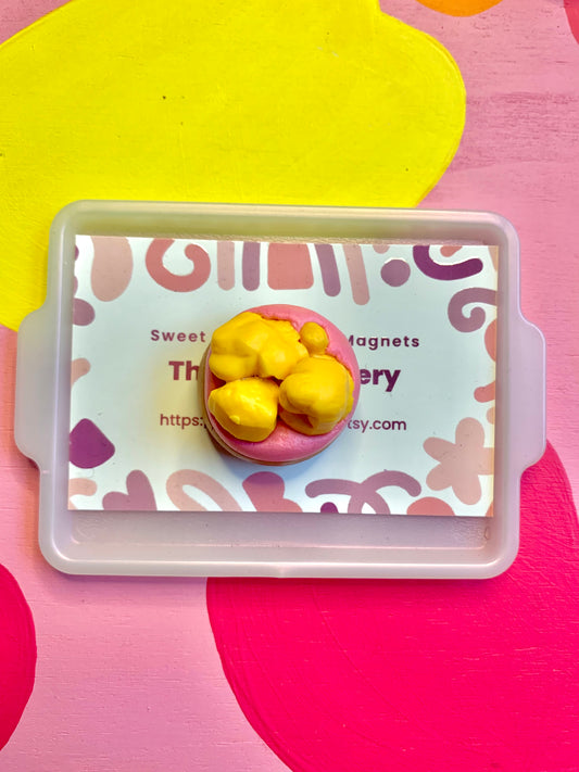 Popcorn with Pink Icing Cookie