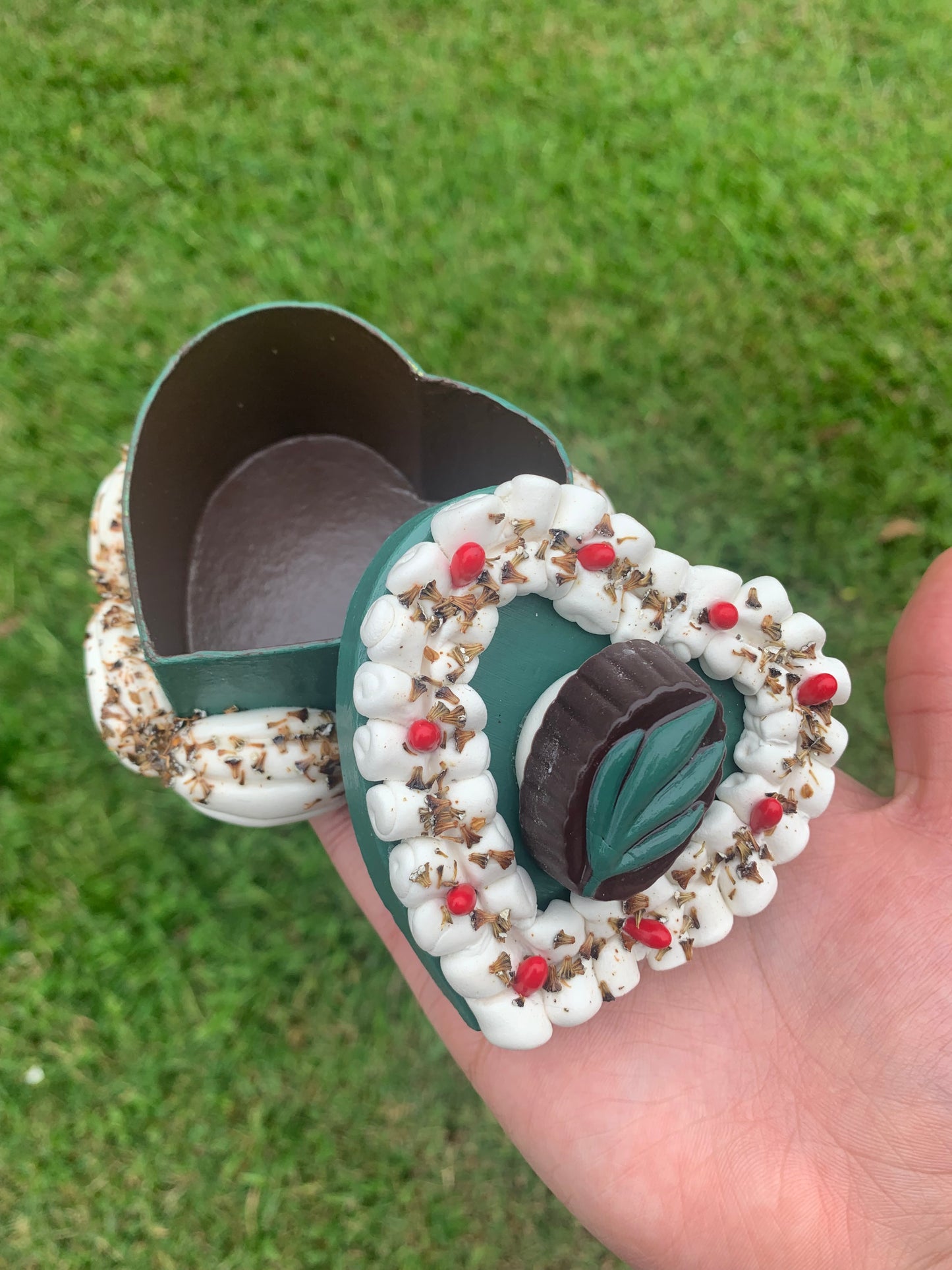 Christmas Pinecone Cake Box