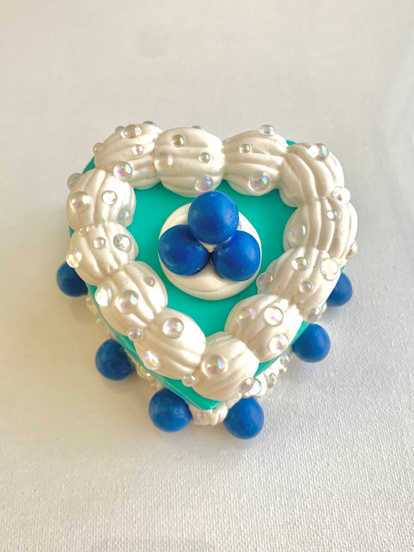 Bubbly Blueberry Cake Box