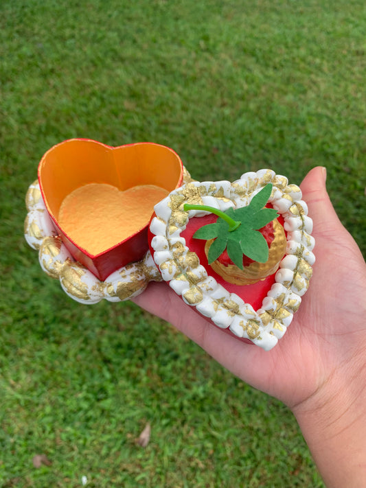 Golden Strawberry Cake Box